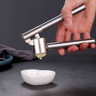 Stainless Steel Garlic Press Manually Clamps Garlic, Peels Garlic, Stirs Garlic Paste And Mashes It