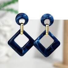 1 对时尚亚克力哑光彩色几何菱形吊坠耳环，适合女性日常佩戴