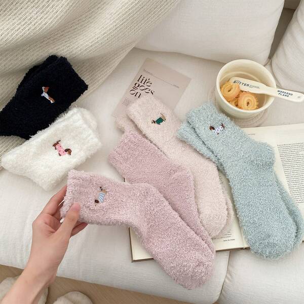 1/5 Pairs Sausage Dog Pattern Coral Fleece Thick Warm Mid-Calf Socks, 3D Cute Puppy Design, Comfortable Casual Socks Suitable For Girl, Couples, Students In Autumn/Winter