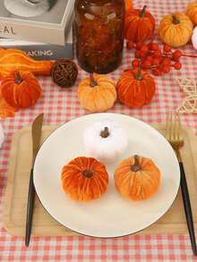 6 bucăți de dovleci artificiali din spumă de catifea falsă, dovleci de toamnă din catifea pentru decorul casei, perfecți pentru festivalul de Ziua Recunoștinței și al recoltei, dovleci din spumă în culoarea portocaliu-alb ruginiu, pot fi folosiți ca decor agățat sau banner, decor de masă de toamnă, piesă centrală de masă de nuntă de toamnă, dovleci decorativi decorativi de Ziua Recunoștinței pentru casă, cadouri elegante pentru decorarea casei tale, Halloween, Crăciun