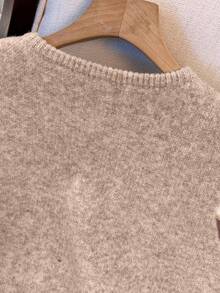 1 Stück minimalistischer einfarbiger weicher und sanfter Metallknopf Dekor Strickweste, vielseitiger Rundhals Modepullover für Frauen, Herbst/Winter