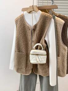 YUXIN 秋冬季女士必备单品！柔软仿羊羔绒无袖开衫背心，配有双口袋，超级保暖，日常百搭。 - 卡其色 - 查看 4