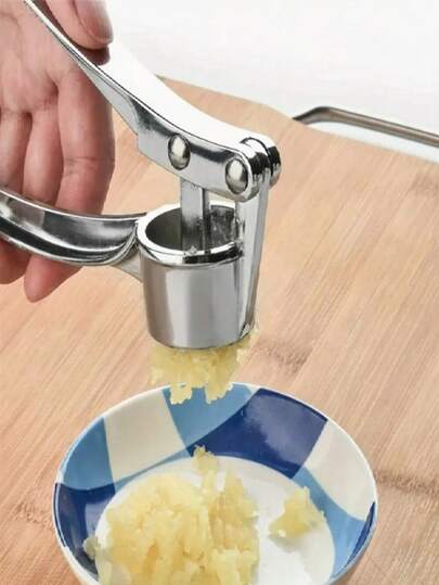 1个不锈钢蒜姜压榨器 - 重型手动厨房工具，可用于榨汁、捣碎、制作酱料 - 易于清洁、防锈、无需用电、榨汁机、时尚设计、坚固结构、高效压榨，专为烹饪爱好者设计、手动蒜蓉压榨器 - 手持式铝制厨房工具，用于压榨大蒜、生姜等。