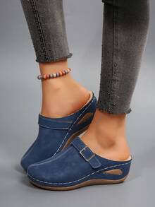 Ciabatte con zeppa eleganti da donna in taglie comode, scarpe slip-on con fibbia decorativa, zeppa spessa e suola morbida, comode e adatte per l'autunno/inverno, per casual, passeggiare e andare al lavoro