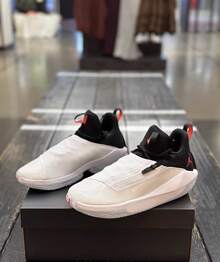 Nike 男款Jordan Jumpman Hustle PF 舒適百搭 輕便避震 低筒籃球鞋 - 黑與白 - 查看 3