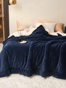1 件深蓝色亲肤柔软舒适牛奶绒羔羊毛边毯，适用于卧室和客厅