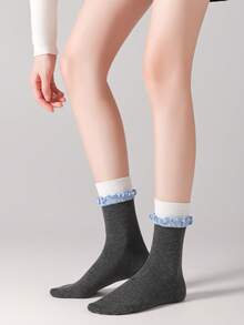 1 par de calcetines de media caña con volantes sin hueso, estilo ballet para mujer, diseño a bloques de color negro y blanco, moda coreana