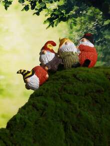 Set de ornamente de grădină din rășină, 1 pitic drăguț. Acești pitici colorați se adaugă în grădini, terase sau peluze. Perfect pentru a crea o atmosferă de basm în spațiile exterioare, ideal pentru iubitorii de decorațiuni de grădină.