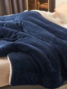 1 件深蓝色亲肤柔软舒适牛奶绒羔羊毛边毯，适用于卧室和客厅