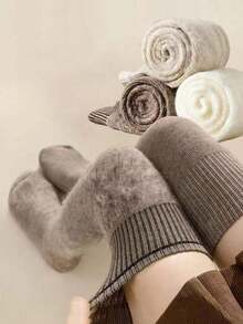 2 szt. grubych dzianinowych skarpetek za kolano, ciepłych i antystatycznych, miękkich w dotyku, w różnych kolorach, odpowiednich na jesień/zimę