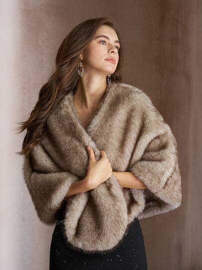 This Elegant And Stylish Faux Fur Shawl/Cape Coat Is Perfect For Autumn And Winter, Suitable For Evening Parties And Dates. It's A Versatile Piece.