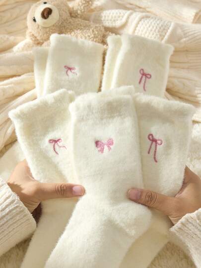 2 pares de calcetines de mujer de colores aleatorios blancos y esponjosos, con patrón de lazo, cálidos y suaves, apropiados para otoño e invierno, calcetines mullidos