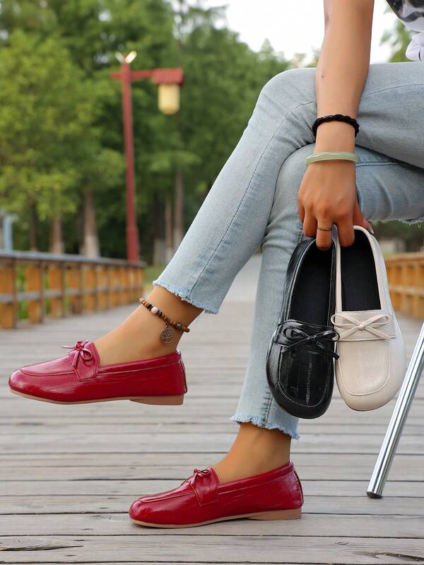 أحذية مسطحة مريحة مزينة بفيونكة للنساء ذوات الحجم الكبير، لون أحادي، كاجوال وراحة في الارتداء، مجموعة جديدة لعام 2025