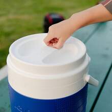 Enfriador de bebidas deportivas de 2 galones, azul majestuoso, modelo: 31377 - azul - Ver 4