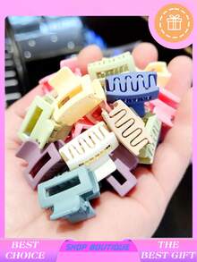 1PC Brand-New Silicone Soft Large Square Hair Claw, High-End Women's Elastic Hair Clip, Women's Hair Accessory, Powerful Chin Clip. Made Of Soft Silicone, It Is Available In Multiple Colors Such As Black, White, Red, Khaki, And Coffee. The Style Is Simple, Fashionable, Cute And Elegant. Winter Hair Clutch Elegant Claw Clips