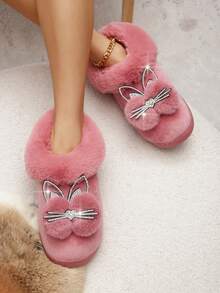 Pantoufles d'intérieur pour femmes, nouvelles bottes courtes à fond épais et fourrure pour l'automne/hiver, bottes tubes chaudes, version coréenne tout-aller 2025 nouvelles bottes courtes en velours chaud pour l'hiver, chaussures femme, décoration tête de chat mignon, tenues de Noël