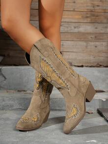 Botas Casuais de Cano Médio Estilo Ocidental com Bordado de Chama Femininas, Parte Superior de Couro Camurça, Salto Grosso, Slip-On, Cor Cáqui, Outono/Inverno