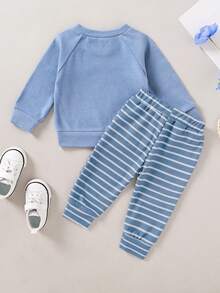 2-Teiliges Set aus weichem und süßem Baby Jungen Hoodie in Unifarbe und gestreifter Hose, weich, bequem und atmungsaktiv