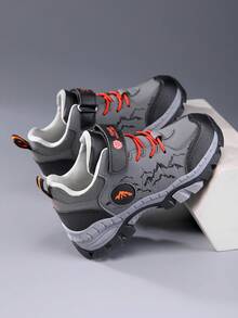 Buty trekkingowe dla nastolatków z trackerem, wytrzymałe buty outdoorowe dla aktywnych chłopców, buty dziecięce z cholewką ze skóry PU i gumową podeszwą, wygodne buty trekkingowe na wędrówki i przygody - Ciemnoszary - Zobacz 4