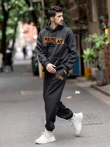 男士休闲街头英文字母印花连帽衫和运动裤套装，秋冬装 - 黑色 - 查看 2