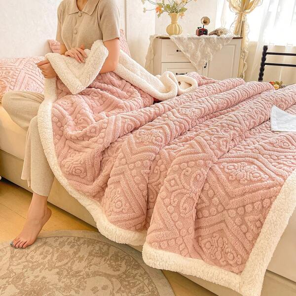 1pc Double-Layer Thick & Super Soft Petting Cat Faux Fur Blanket, European Style Flannel Sherpa Throw Blanket, Stylish & Warm For Bedroom, Living Room, Sofa, Office Nap, Christmas, Halloween Decor, Travel, Machine Washable