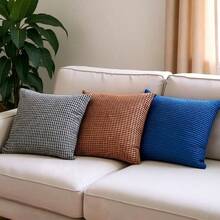 Conjunto de 2 almofadas de veludo cotelê de 45*45cm (incluindo o enchimento), macias e confortáveis, ideais para decorar janelas de quartos, carros e varandas, criando um ambiente aconchegante e relaxante. Feitas com material de alta qualidade, o tecido é firme, liso, delicado e macio ao toque, com excelente afinidade com a pele.