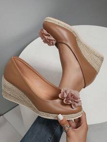 Zapatos de cuña con suela gruesa para mujer - Estilo elegante y de moda - Casual y cómodo - Serie de Oriente Medio - Estilo retro - Uso diario - Casual y versátil - Minimalista - Tacones altos - Slip-on - Cuero sintético con perlas falsas - Tacones altos de plataforma con entramado - Zapatos de cuña con suela gruesa - Marrón - Ver 15