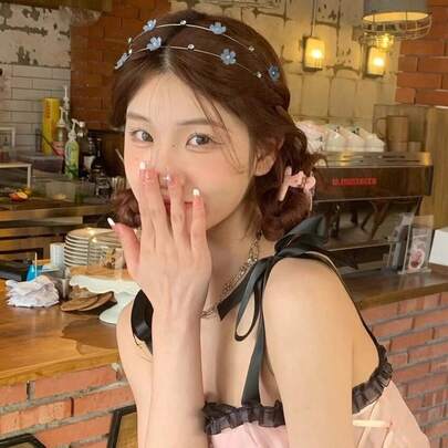 1pc 14.5cm*12cm*1.5cm, Lightweight, Flexible, Non-Slip, Elegant, Eye-Catching, Alloy (Metal) + Faux Pearl + Rhinestone, Double-Layer Floral Headband (Chic Elegant Style) - No Specified Color, Slim Headband Shape With Double-Layer Flower Decoration,Gifts,Travel,Gifts For Women,Hair Stuff,Stocking Stuffers