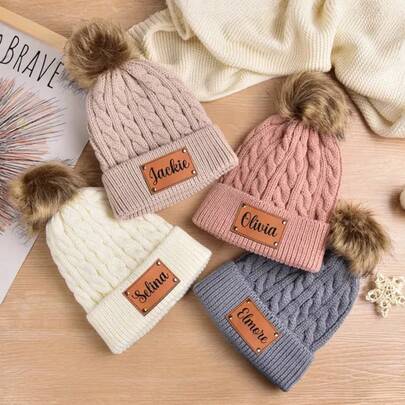 Personalized Pom Pom Hat (Customizable Name), Engraved Pom Pom Hat, Customized Knit Hat, Winter Hat, Newborn Gift, Leather Name Tag Pom Pom Hat
