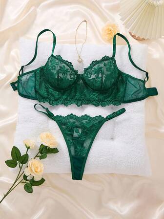 2 piezas Conjunto de lencería floral de encaje verde y sexy para mujer, decoración navideña con top ultra corto y tanga, conjunto de 2 piezas suave y cómodo de brasier y ropa interior para el hogar