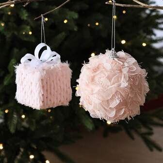 1 pieza/2 piezas Decoraciones navideñas Bola de Navidad rosa de peluche de 10CM Bola de espuma Adorno colgante para árbol de Navidad, Adecuado para Navidad, Nochebuena, decoración de escenarios, decoración del ambiente navideño del hogar, adorno para árbol de Navidad, ¡Esencial para una Navidad romántica!