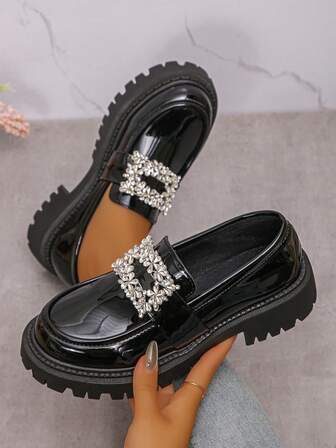 2025最新度假季节亮面免洗圆头厚底单带扣方形水晶装饰纯色学院风金属水晶舒适修脚高端一脚蹬时尚女式乐福鞋