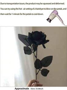 1/5 Ramos de rosas negras simuladas. En el estilo de fotografía gótico y oscuro. Para decoración de boda, decoración de habitación, decoración de fiesta como un accesorio para tomar fotos, para arreglar flores en jarrones, decoración del hogar y decoraciones del Día de San Valentín. Estas son flores artificiales muy realistas. No se incluyen los jarrones, pero se proporcionan los accesorios del ramo.