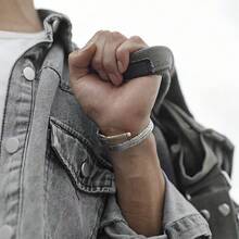 Vintage-Style Fashion Bracelet - Feather Design, Popular Open Cuff Bangle - 銀色 - 查看 3