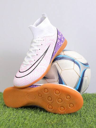 Herrfotbollsskor, Damfotbollsskor, Höga inomhusskor för femmannafotboll, Badmintonskor för herr och dam, Bordtennisskor, Skor för inomhusbanor