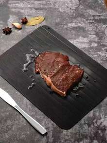 速溶魔法肉类解冻盘 - 快速铝制解冻盘，是一款高效的冷冻肉类解冻器，适合在厨房使用。它非常适合快速便捷地解冻肉类，是一种实用的肉类解冻设备。