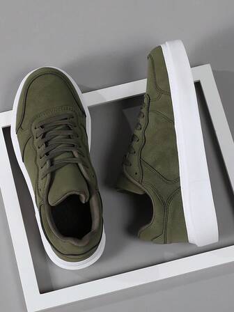 46 白色厚底男士休闲运动鞋，轻便软底透气运动鞋