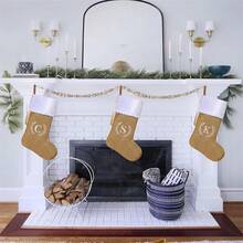 Medias de Navidad con monograma inicial de 19.5 pulgadas, con bordado de terciopelo dorado y blanco, con decoración de borlas, decoración de fiesta de Navidad (letra blanca T) - Dorado - Ver 3