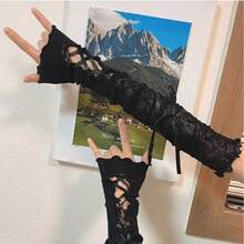 酷炫至极！INS 风格露指手套与 Y2K 复古臂套的碰撞。独特的腕带缠绕腕间，轻松打造街头时尚配饰造型。可拆卸腕带凸显腕部线条，兼具魅力与实用性。惊艳的腕带细节，瞬间让你变身街头时尚偶像。 - 彩色 - 查看 2