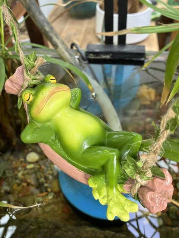 1 قطعة زخرفة ضفدع كرتوني جميل متأرجح، حرفة راتنجية إبداعية، ديكور الفناء الخارجي والحديقة والشرفة، قلادة منظر طبيعي مصغر، هدية مثالية للعائلة