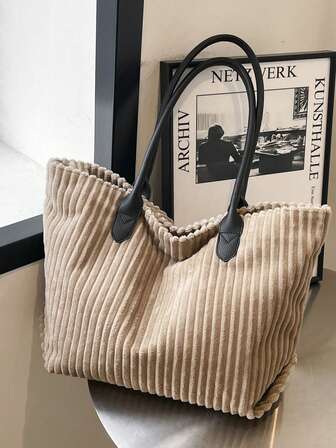 [Dual-Color Velvet Stripe | Tote Bag Set] This Dual-Color Tote Bag Reinterprets Vintage Elegance With A "Vet Stripe" Pattern! Both Styles Come With A Black Leather Handle. The Curved Bag Opening Design Is Adorned With Exquisite Stitching Details, And The Top Handle Is Ergonomically Designed Comfortable Carrying Without Hand Fatigue