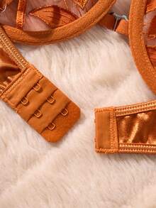 3 Sets Of 6-Piece Women's Comfortable And Soft Embroidered Lily Flower Heart-Shaped Design Embroidered Women's Bra Two Pieces Set, Color Ding Side Support Comfortable And Smooth, Comfortable Home Style Ultra Short Bra And Thong Lingerie Set