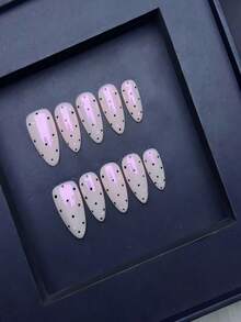 10 Peças de Unhas Postiças Feitas à Mão, Bolinhas Pretas e Brancas, Estilo Europeu e Americano, Unhas Curtas, Unhas de Amêndoa, Adequadas para Uso Diário por Senhoras e Meninas e como Presentes para Festivais, Adequadas para o Dia dos Namorados, Natal.