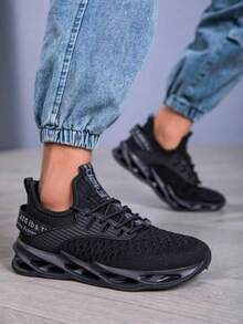 أحذية رياضية كاجوال ذات لون أحادي وشبكة تنفس للرجال، أحذية ذات رقبة منخفضة وأصبع قدم مستدير مع ربطة للنساء بوسادة هوائية باللون الأسود، أحذية موحدة للجنسين مقاس 36-45، أحذية رياضية سميكة الوحدة خفيفة الوزن مريحة متعددة الاستخدامات، أحذية قيادة للرجال، أحذية مشي للرجال، أحذية تنزه خارجية للرجال، أحذية جري للرجال، أحذية تنس للرجال، أحذية جري كاجوال خارجية