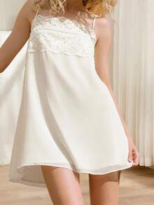 Women's Slip Mini Dress - Spaghetti Straps, Lace Patchwork Design, Stylish Summer Clubwear - 白色 - 查看 4