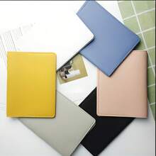 1 Cross-Border PU Leather Passport Holder, Unprinted Version Portable Document Organizer (3 Colors Available: Light Pink, Light Blue, Black). It Symbolizes The Storage Of Documents During Cross-Border Travel, The Lightness And Simplicity Of Daily Carrying, And The Low-Key Adaptation To Different Styles.