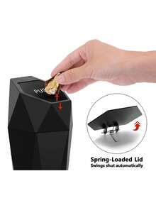 1PC Black Plastic Flip-Top Mini Car Trash Can With Easy-To-Clean Design, Can Be Placed On Car Cup Holder, As Well As Desk For Trash Collecting.