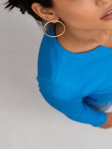 1 对几何超大耳环，适合日常佩戴