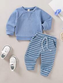 2-Teiliges Set aus weichem und süßem Baby Jungen Hoodie in Unifarbe und gestreifter Hose, weich, bequem und atmungsaktiv