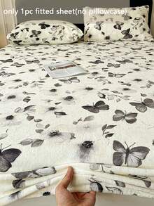 1 pieza Sábana ajustable con estampado de mariposa y hojas, sábana ajustable de terciopelo de leche suave y cálida, antiestática, resistente a las pelusas, con banda elástica en todo el perímetro, sábana ajustable extraíble, protector de colchón, sábana ajustable de estilo nórdico de color crema lujoso, adecuada para otoño/invierno, se ajusta a cama individual/doble/queen, incluye 1 sábana ajustable solamente, sin funda de almohada